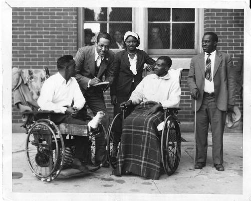 Photo, Duke, 2 patients and 2 onlookers, Veteran's Hospital 81